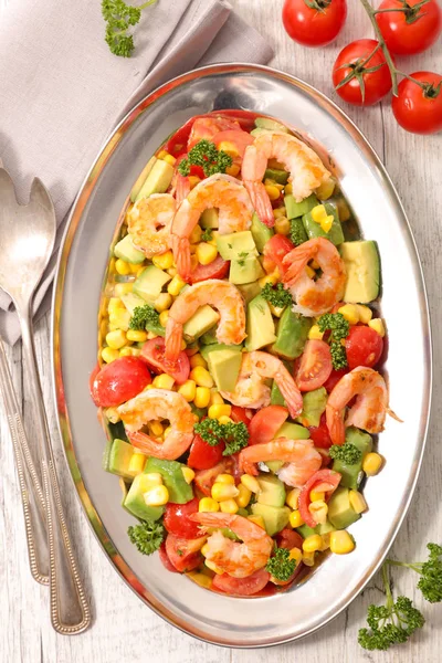 Salad with vegetables and shrimps — Stock Photo, Image
