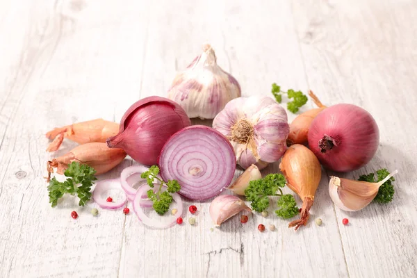 sarımsak, soğan ve baharatlar