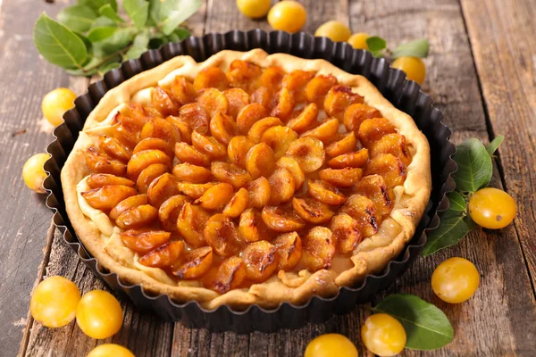 Crostata su tavolo di legno — Foto Stock