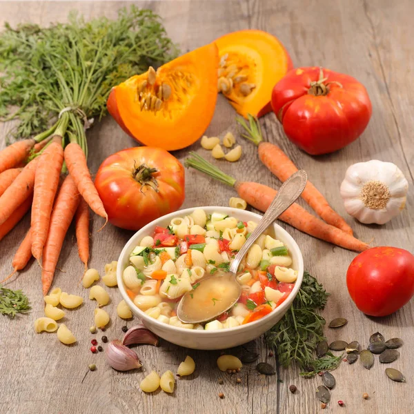 Soppa med grönsaker och pasta — Stockfoto