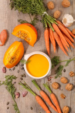 Balkabağı ve havuç çorbası.