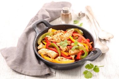 kızarmış tavuk ve biber