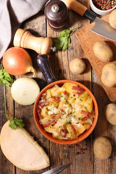 tartiflette yemek masada