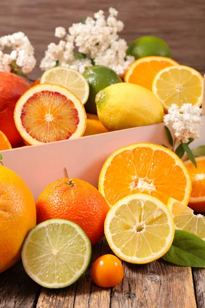 Diverse citrusfrukter — Stockfoto