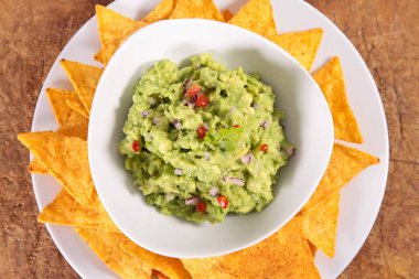 guacamole tortilla cips ile
