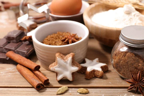 Gingerbread cookies with ingredients — Stock Photo, Image