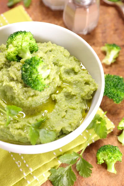 Broccoli puree in bowl — Stock Photo, Image