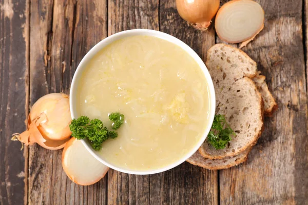 Zuppa di cipolle con pane — Foto Stock