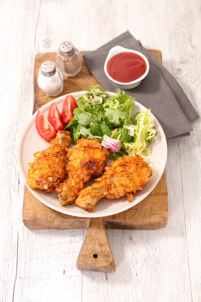 Ketçap ile kızarmış tavuk budu