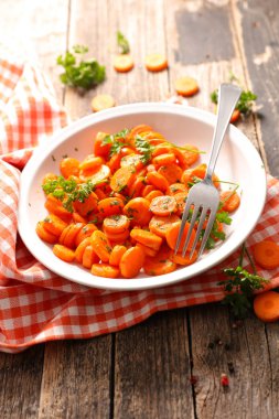 maydanoz ile ızgara havuç