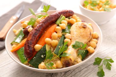 Etli ve sebzeli kuskus.