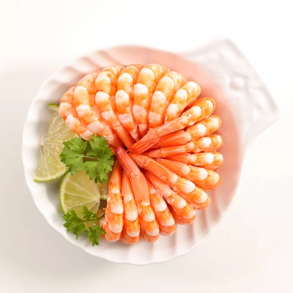 Shrimps and lime on plate — Stock Photo, Image