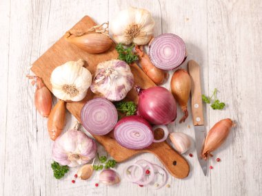 sarımsak, soğan ve baharatlar