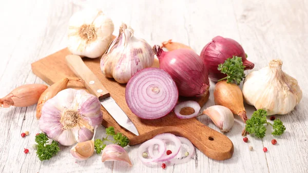 sarımsak, soğan ve baharatlar