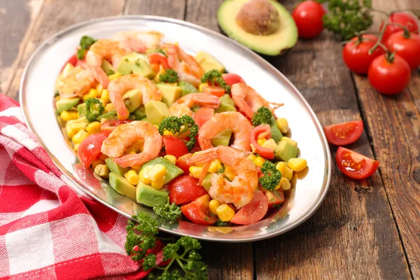 Salada Mista Com Camarão Milho Abacate Tomate — Fotografia de Stock