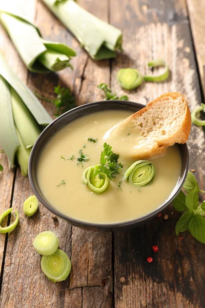 Ciotola con zuppa di verdure — Foto Stock
