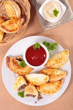 sığır eti ile ev yapımı empanadas