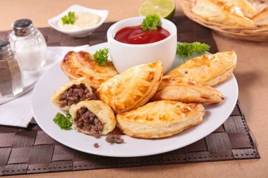 sığır eti ile ev yapımı empanadas