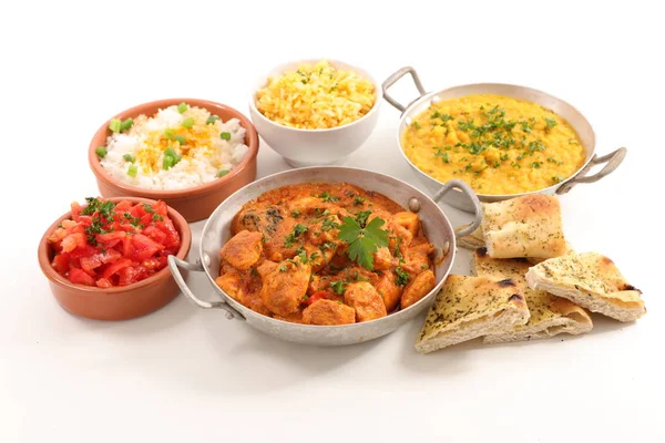 Разнообразные индийские блюда — стоковое фото