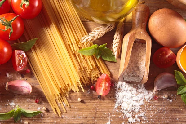 Rohe italienische Spaghetti — Stockfoto