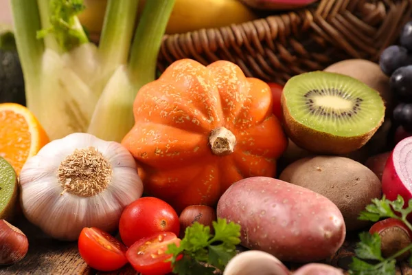Fruits et légumes crus — Photo