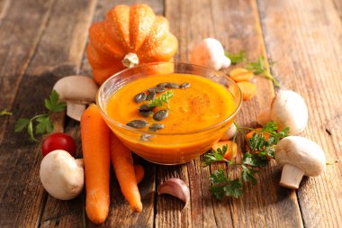 Sıcak kabak çorbası