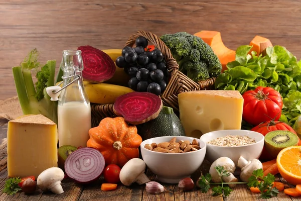 Variedad Alimentos Orgánicos Sobre Fondo Madera —  Fotos de Stock