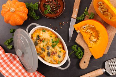 Peynirli ev yapımı kabak graten.