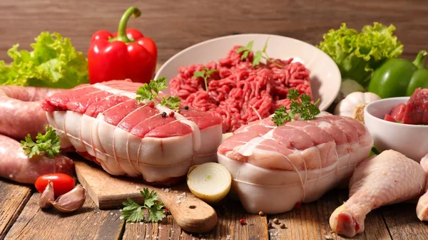 Varietà Assortita Carne Sul Tavolo Legno — Foto Stock