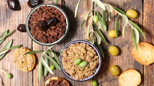 Tapenade Und Häppchen Auf Dem Tisch Nahsicht — Stockfoto