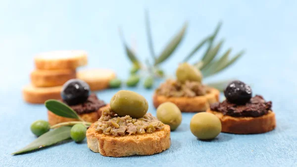 Tapenade Assortie Canapés Sur Table Vue Rapprochée — Photo