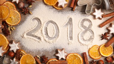 mutlu yeni yıl 2018 grreting kartı şablonu baharatlar ile