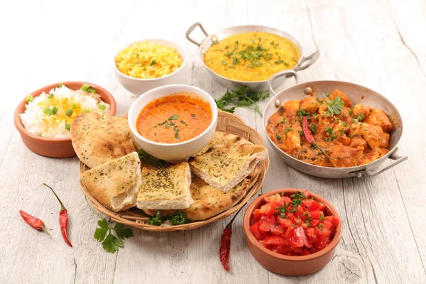 Geassorteerde Indiaas Eten Houten Achtergrond — Stockfoto