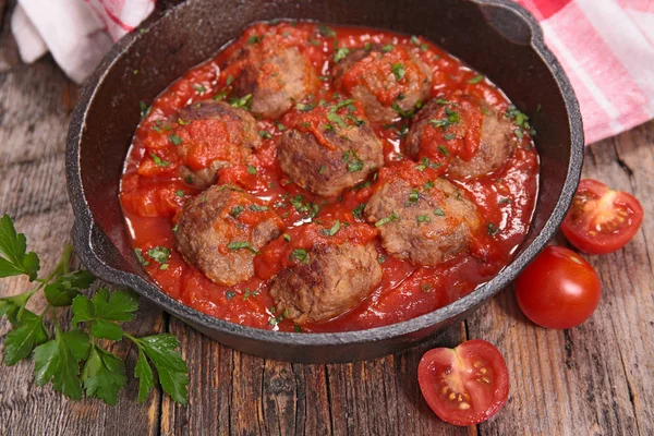 Polpetta con salsa di pomodoro — Foto Stock