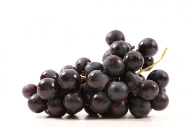 siyah üzüm ve yaprakları