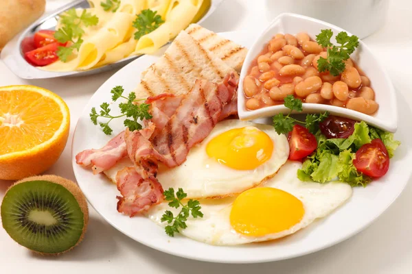 English breakfast on wooden table — Stock Photo, Image