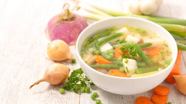 Sopa de verduras en tazón blanco —  Fotos de Stock