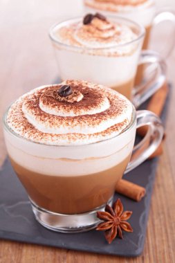 kahve krem ve baharatlar