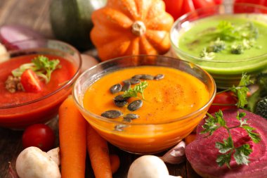 çeşitli sebze çorbası