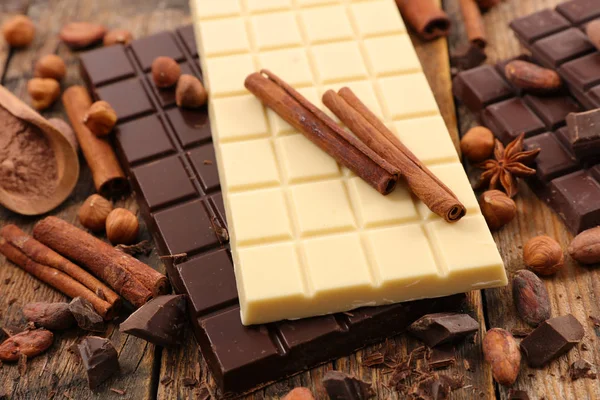 Assorted Chocolade en specerijen — Stockfoto