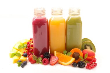 Meyve yüzlü şişelerde