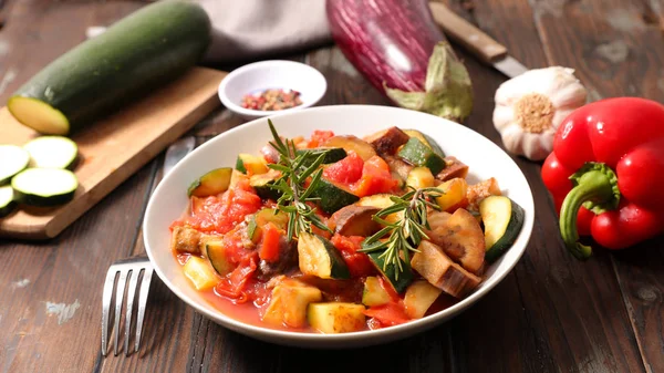 Ratatouille Med Tomater Och Zucchini Nära Håll — Stockfoto