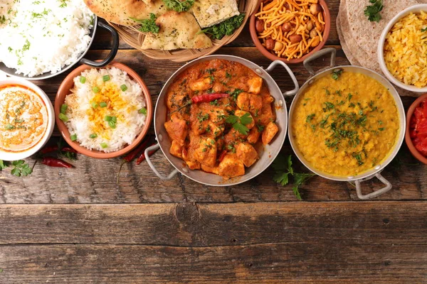 Comida Indiana Variada Fundo Madeira — Fotografia de Stock