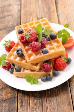 çilek ile taze gözleme