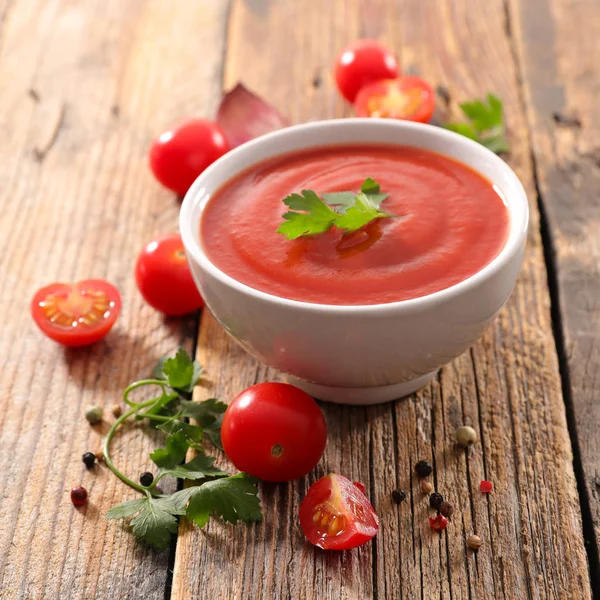 一碗自制番茄酱或汤 — 图库照片