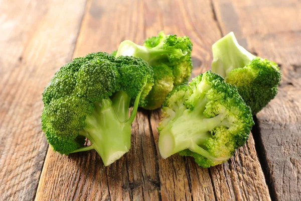 Broccoli Freschi Sul Tavolo Vista Vicino — Foto Stock