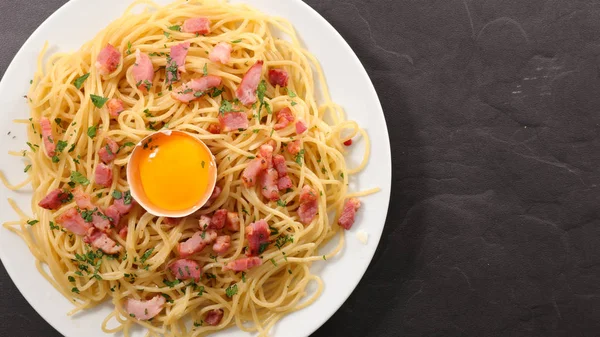 Carbonara Spaghetti Met Spek Stukken — Stockfoto