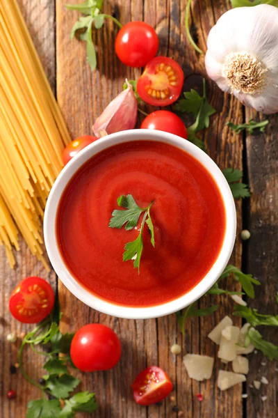 一碗自制番茄酱或汤 — 图库照片