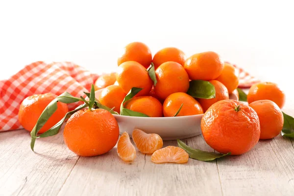Clementines in glass bowl — Stock Photo, Image