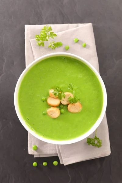 Sopa Verde Uma Tigela Branca Vista Perto — Fotografia de Stock